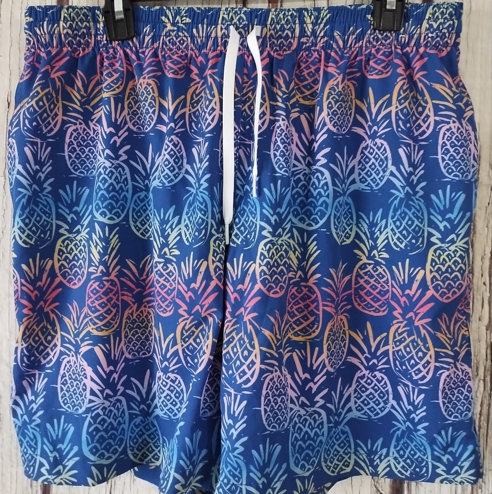 Chubbies Men's Swim Trunks XL 5.5" Lined Swimsuit Hawaiian Pineapple Brief Swim